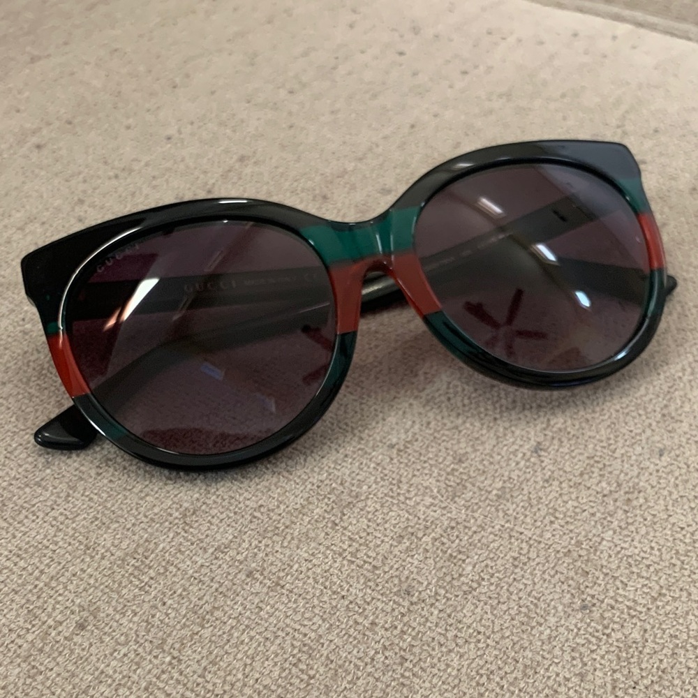 Gucci Black and Green Sunglasses with Red Accents😎(Authentic)